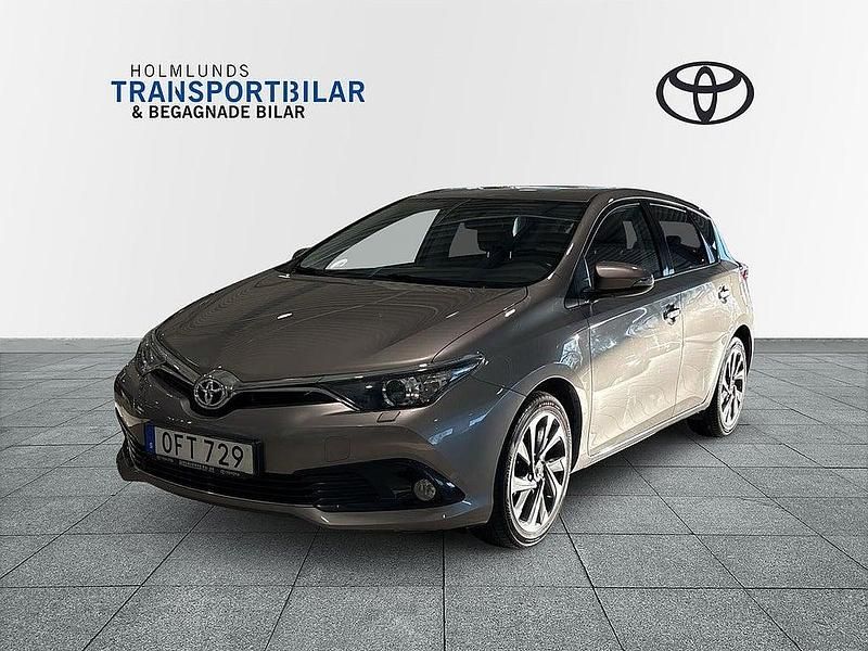 Brun Begagnad 2016 Toyota Auris Active Halvkombi | 139 900 kr (Marknadspris) - Bild 1/4