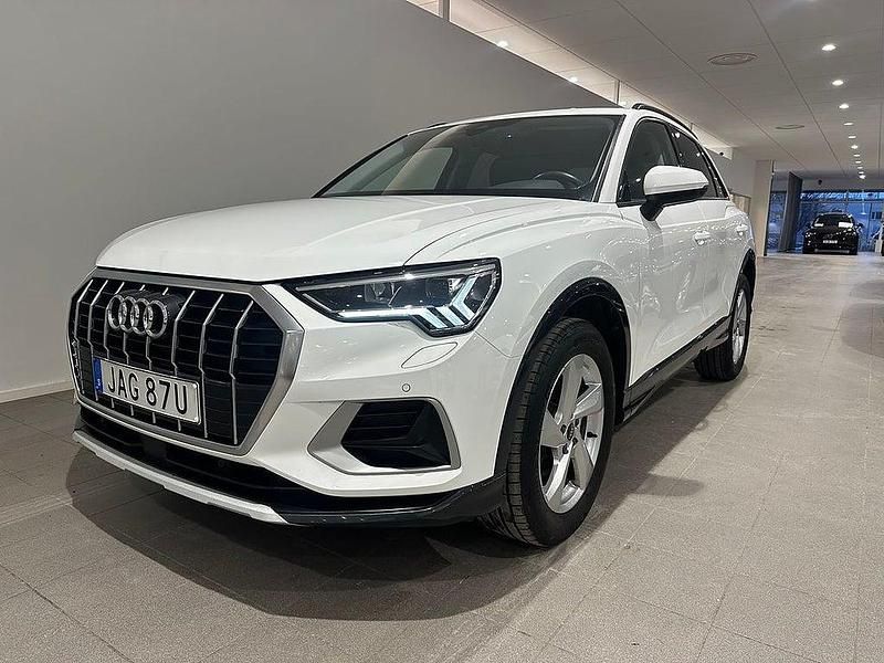 Vit Begagnad 2023 Audi Q3 Advanced SUV | 319 500 kr (Marknadspris) - Bild 1/4