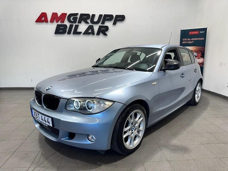 Ljusblå Begagnad 2011 BMW 118 Comfort Edition Halvkombi | 79 900 kr (Bra pris) - Bild 1/4