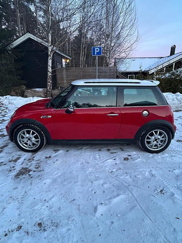 Begagnad Mini Cooper S 170 HK (125 kW) 2005 Halvkombi