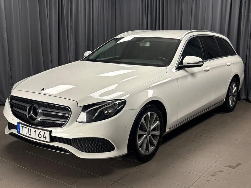Vit Begagnad 2018 Mercedes E200 Avantgarde Kombi | 219 800 kr (Marknadspris) - Bild 1/4