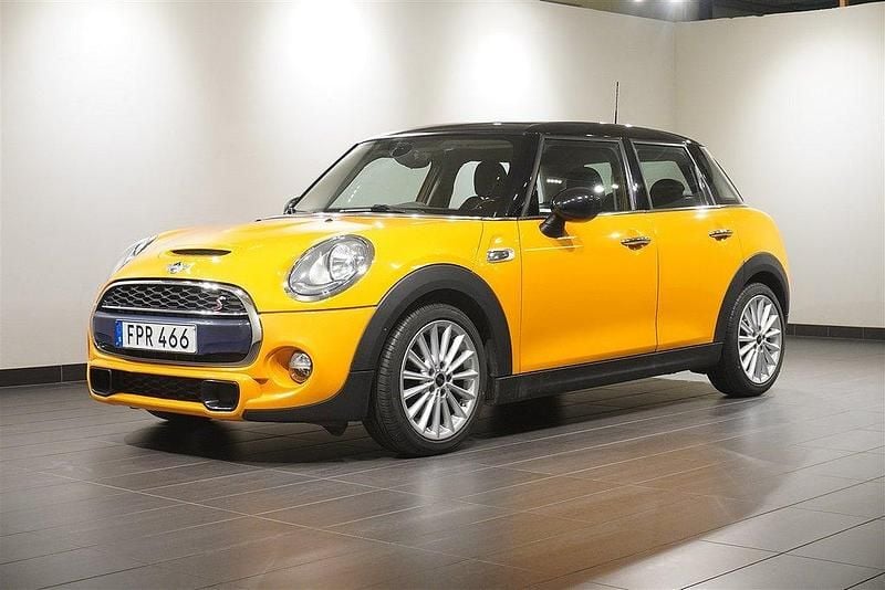 Orange Begagnad 2015 Mini Cooper Chili Halvkombi | 159 800 kr (Marknadspris) - Bild 1/2