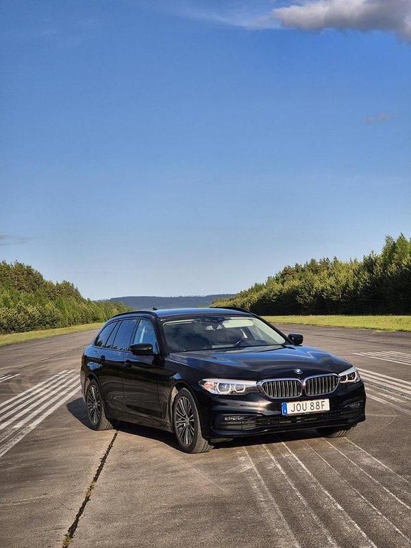 Svart Begagnad 2019 BMW 520 Sport Line Kombi | 280 000 kr (Marknadspris) - Bild 1/4