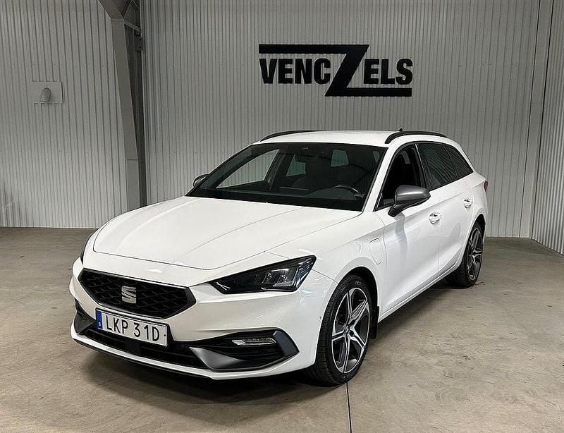 Vit Begagnad 2021 Seat Leon ST FR Kombi | 219 000 kr - Bild 1/4