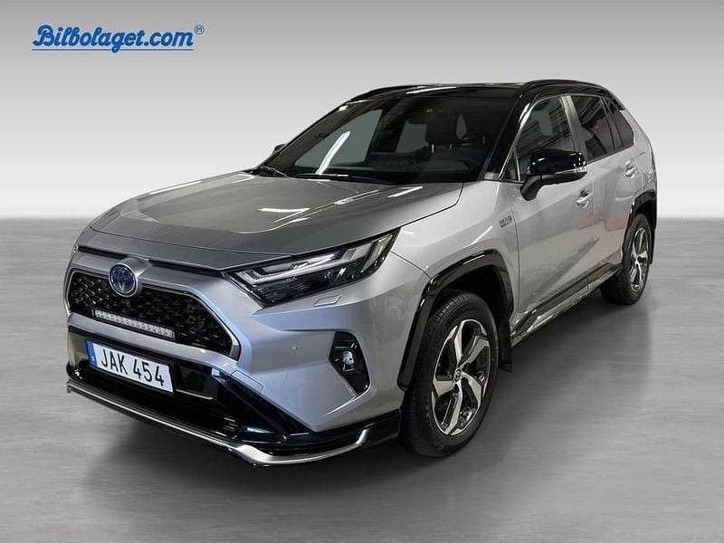 Grå Begagnad 2023 Toyota RAV4 Premium SUV | 538 000 kr (Marknadspris) - Bild 1/4