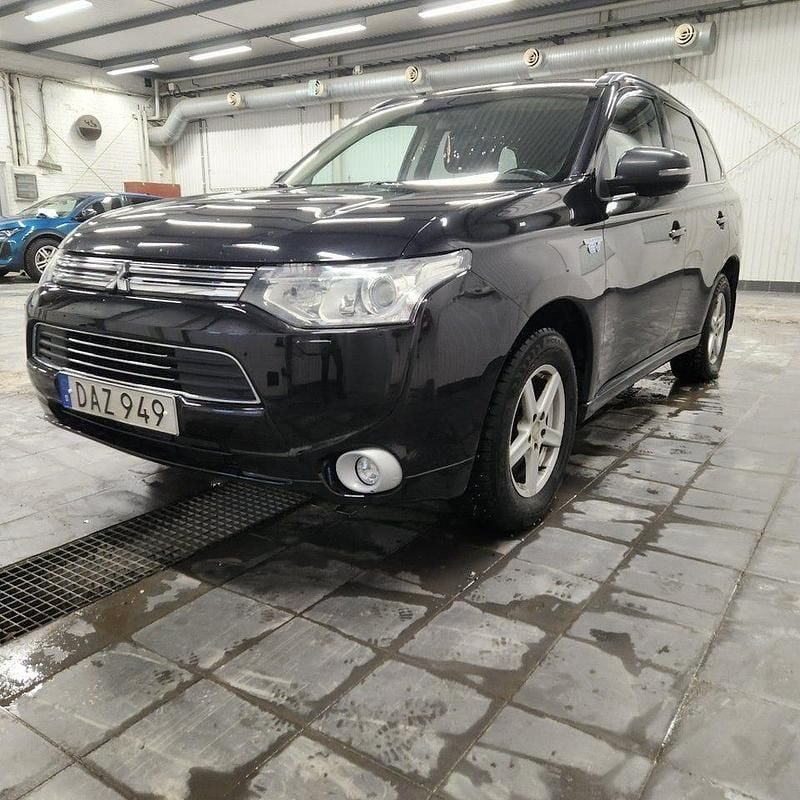 Svart Begagnad 2014 Mitsubishi Outlander SUV | 109 900 kr (Marknadspris) - Bild 1/4