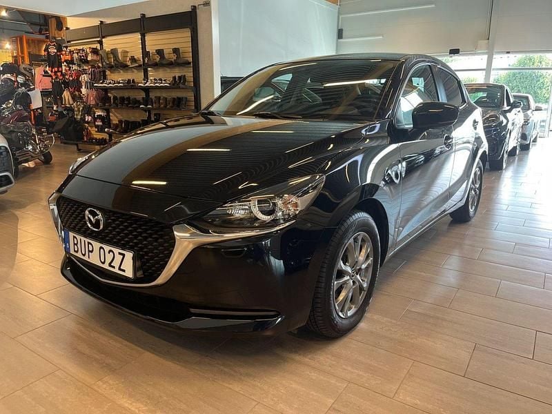 Svart Begagnad 2022 Mazda 2 Halvkombi | 198 000 kr (Marknadspris) - Bild 1/4