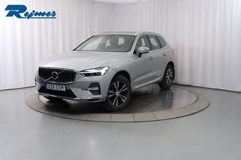 Grå Begagnad 2024 Volvo XC60 Core SUV | 539 900 kr (Marknadspris) - Bild 1/4