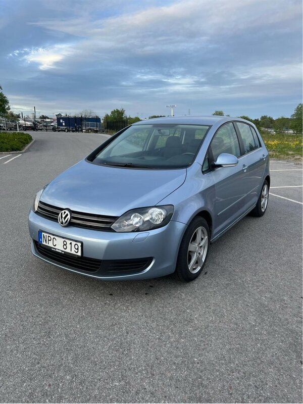 Blå Begagnad 2010 VW Golf Plus Cross Minibuss | 49 000 kr (Bra pris) - Bild 1/4