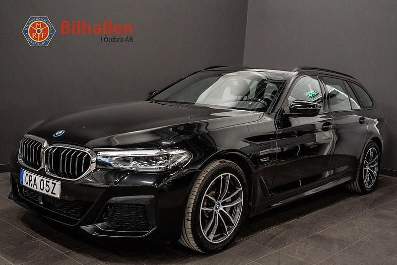 Svart Begagnad 2022 BMW 530e M Sport Kombi | 329 000 kr (Bra pris) - Bild 1/4