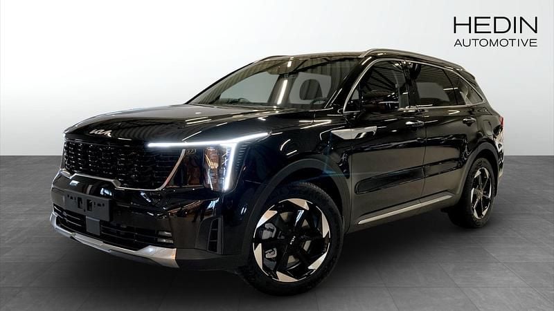 Svart (black) Ny 2025 Kia Sorento Advance SUV | 659 900 kr - Bild 1/4