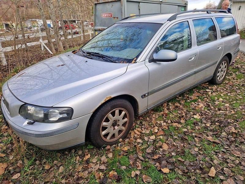 Begagnad 2002 Volvo V70 Kombi | 8 000 kr (Bra pris) - Bild 1/4