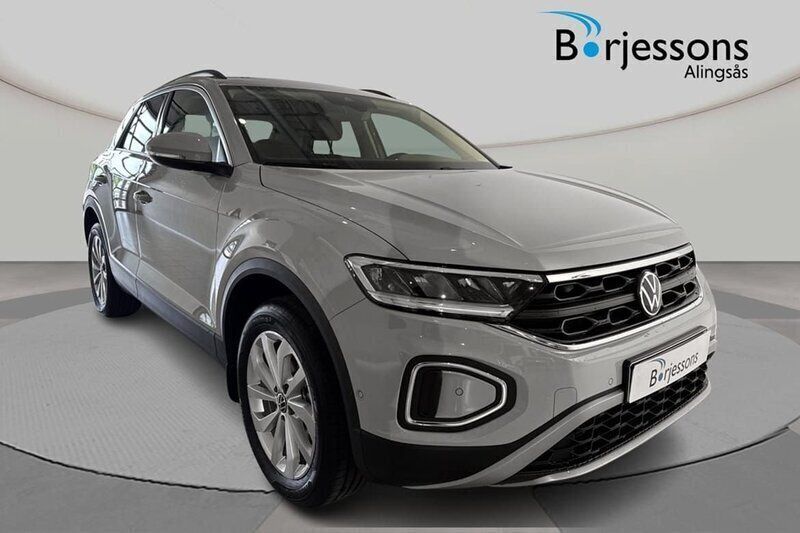 Ljusgrå (grå) Ny 2025 VW T-Roc SUV | 359 900 kr (Marknadspris) - Bild 1/4