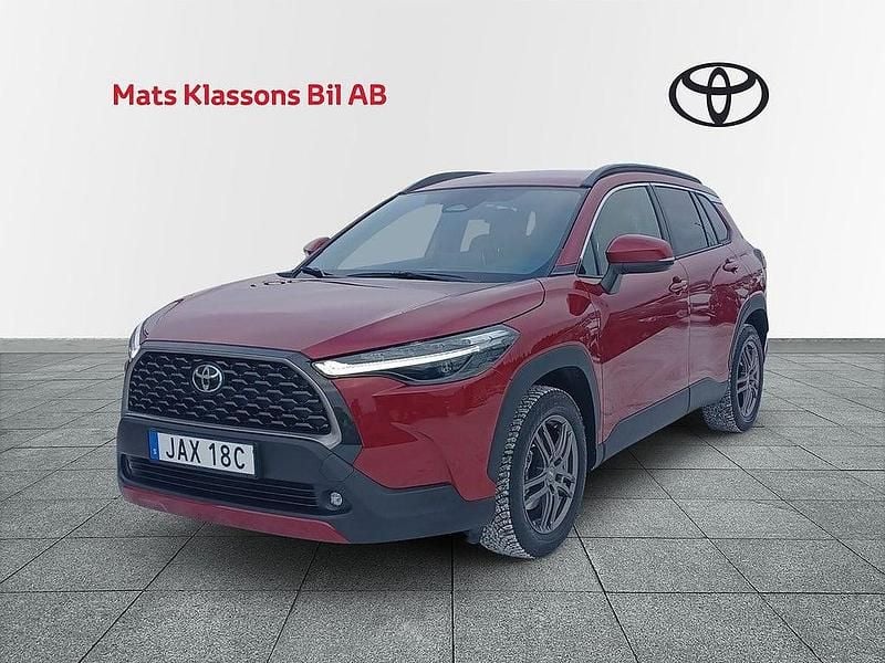 Röd Begagnad 2024 Toyota Corolla Cross Executive SUV | 409 000 kr (Marknadspris) - Bild 1/4