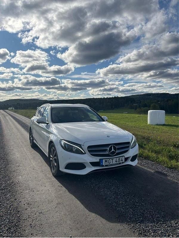 Vit Begagnad 2016 Mercedes C220 Avantgarde Kombi | 174 900 kr (Marknadspris) - Bild 1/4
