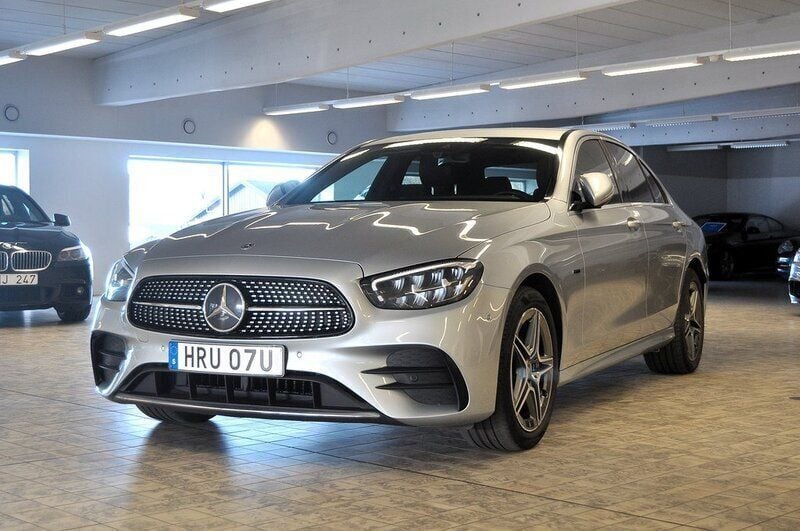 Silver Begagnad 2020 Mercedes E300 AMG line Sedan | 419 000 kr (Marknadspris) - Bild 1/4