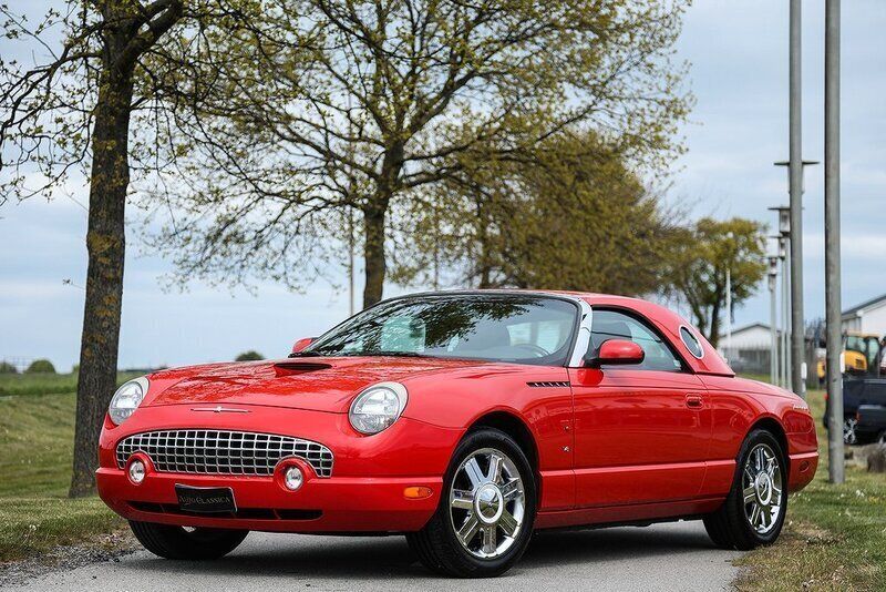 Begagnad Ford Thunderbird 285 HK (209 kW) 2004 Röd Cab