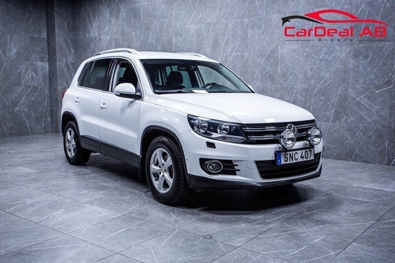 Vit Begagnad 2015 VW Tiguan Sportline SUV | 78 800 kr (Bra pris) - Bild 1/4