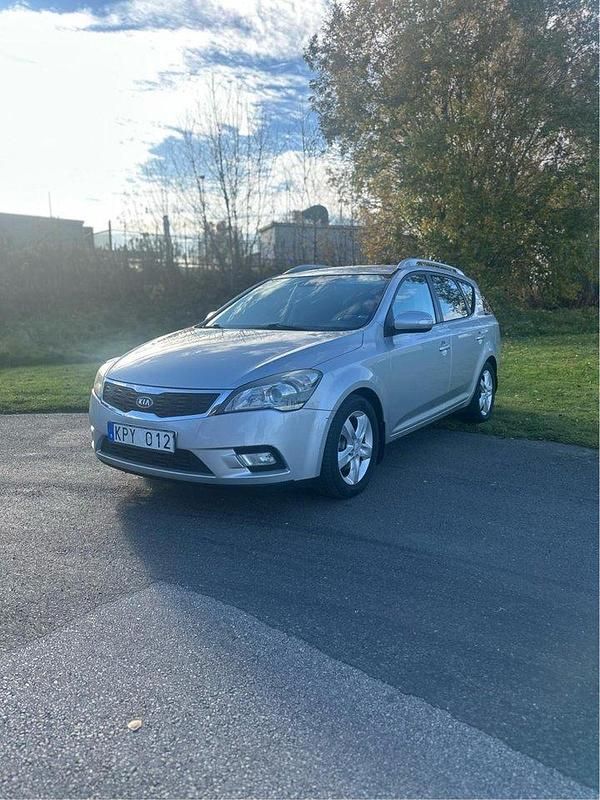 Silver Begagnad 2010 Kia Ceed Sportswagon Kombi | 19 500 kr (Bra pris) - Bild 1/4