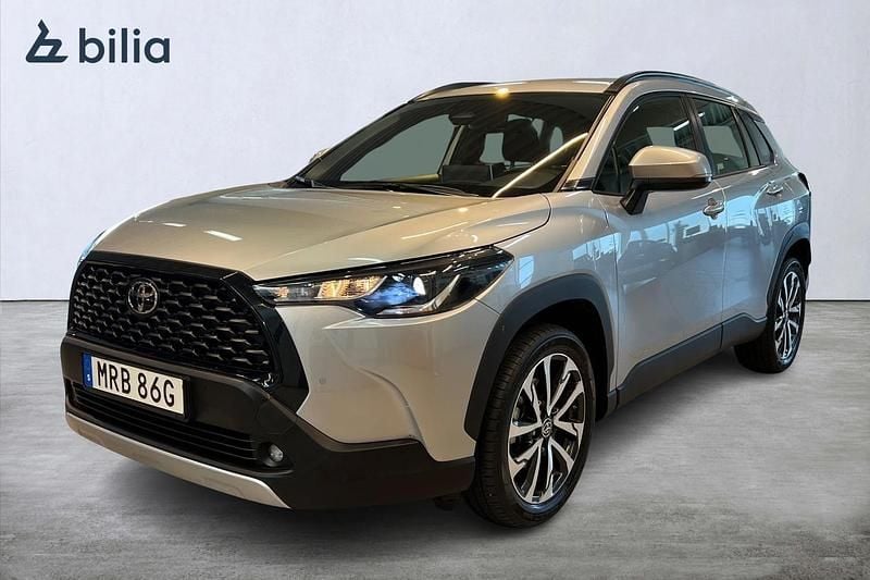 Silver Begagnad 2024 Toyota Corolla Cross Active SUV | 349 900 kr (Marknadspris) - Bild 1/4