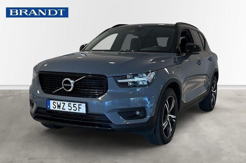 Grå Begagnad 2021 Volvo XC40 R-Design SUV | 369 900 kr (Marknadspris) - Bild 1/4