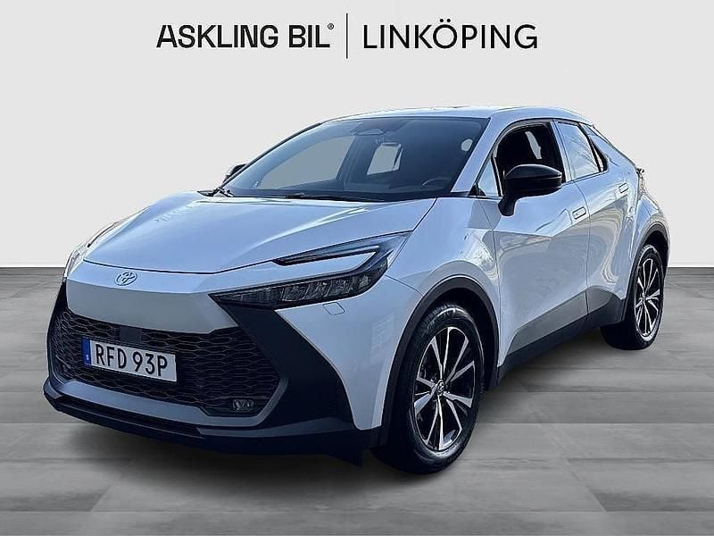 Vit Begagnad 2024 Toyota C-HR Style SUV | 359 000 kr (Lite dyr) - Bild 1/4