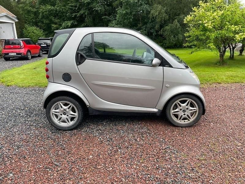 Begagnad Smart ForTwo Coupé 55 HK (40 kW) 2002 Flerfärgad (silver) Sportkupé