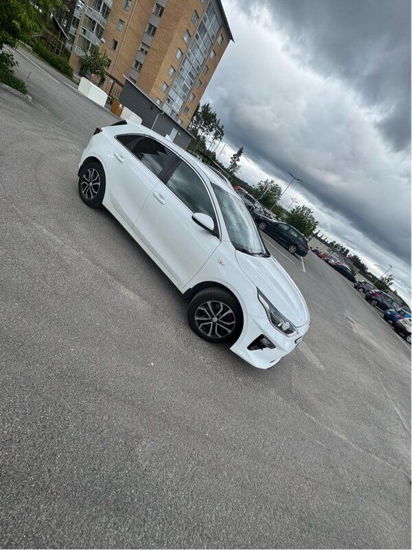Vit Begagnad 2019 Kia Ceed Kombi | 150 000 kr (Marknadspris) - Bild 1/4