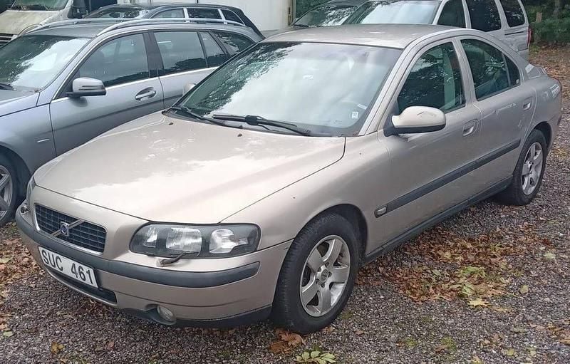 Ljusbrun Begagnad 2001 Volvo S60 Sedan | 35 000 kr (Marknadspris) - Bild 1/4