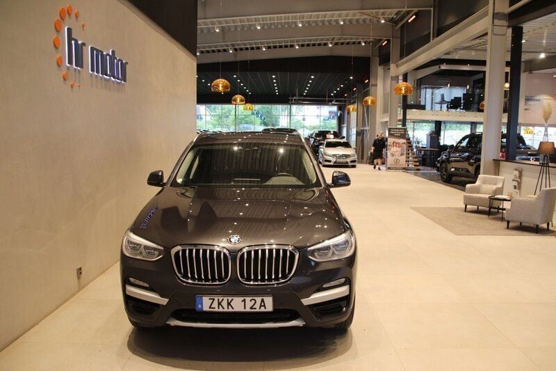 Grå Begagnad 2019 BMW X3 SUV | 319 000 kr (Superpris) - Bild 1/4
