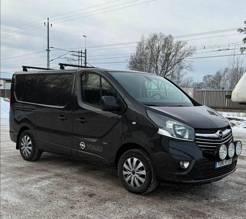 Begagnad Opel Vivaro 120 HK (88 kW) 2016 Svart Minibuss