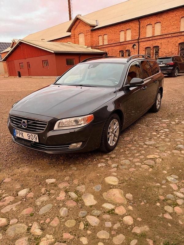Grå Begagnad 2014 Volvo V70 Momentum Kombi | 80 000 kr (Bra pris) - Bild 1/4