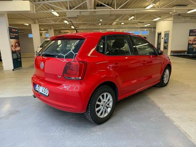 Begagnad VW Polo 86 HK (63 kW) 2010 Röd Halvkombi