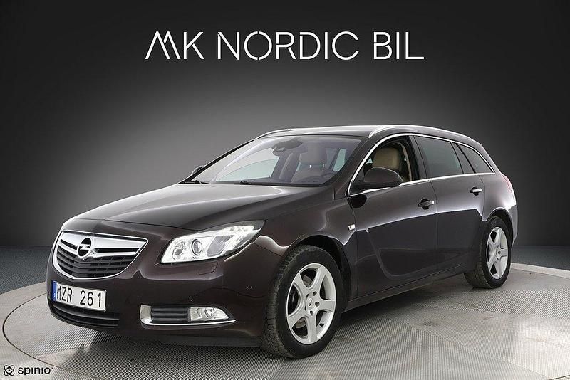 Mörkbrun (brun) Begagnad 2012 Opel Insignia Cosmo Kombi | 109 900 kr (Lite dyr) - Bild 1/4