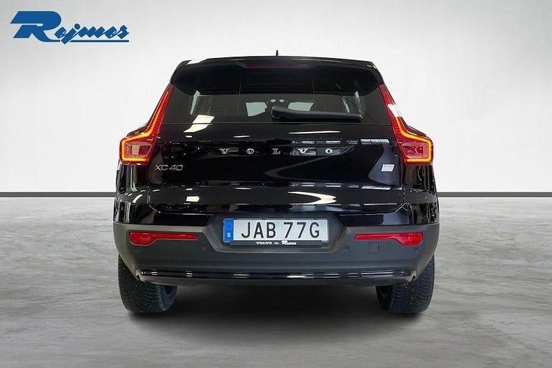 Begagnad Volvo XC40 Core 185 kW (252 HK) 2022 Svart SUV