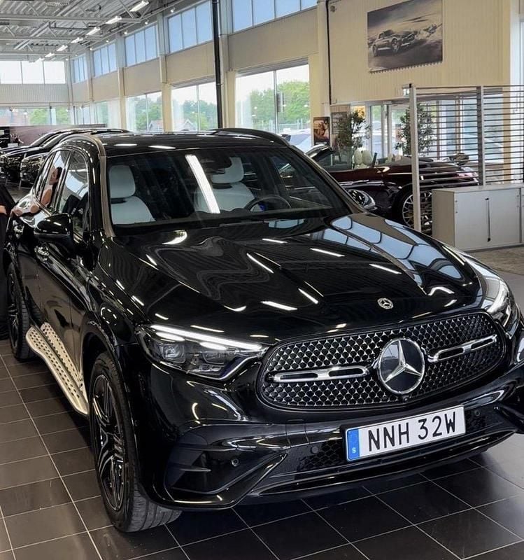 Svart Begagnad 2024 Mercedes GLC300e AMG line SUV | 899 000 kr - Bild 1/1