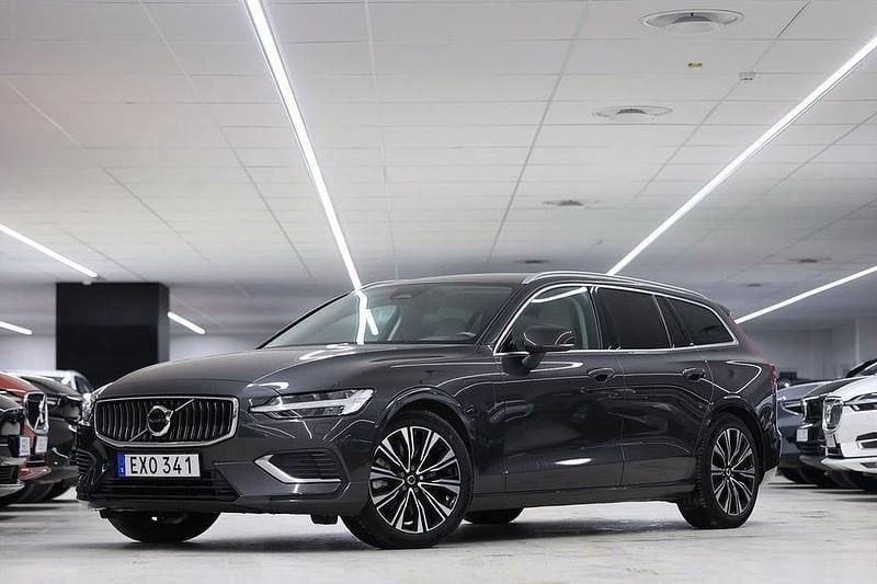 Begagnad Volvo V60 Core 350 HK (257 kW) 2024 Grå Kombi