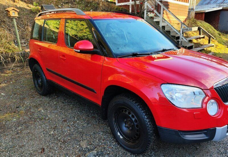 Röd Begagnad 2011 Skoda Yeti Ambition SUV | 50 000 kr (Marknadspris) - Bild 1/3