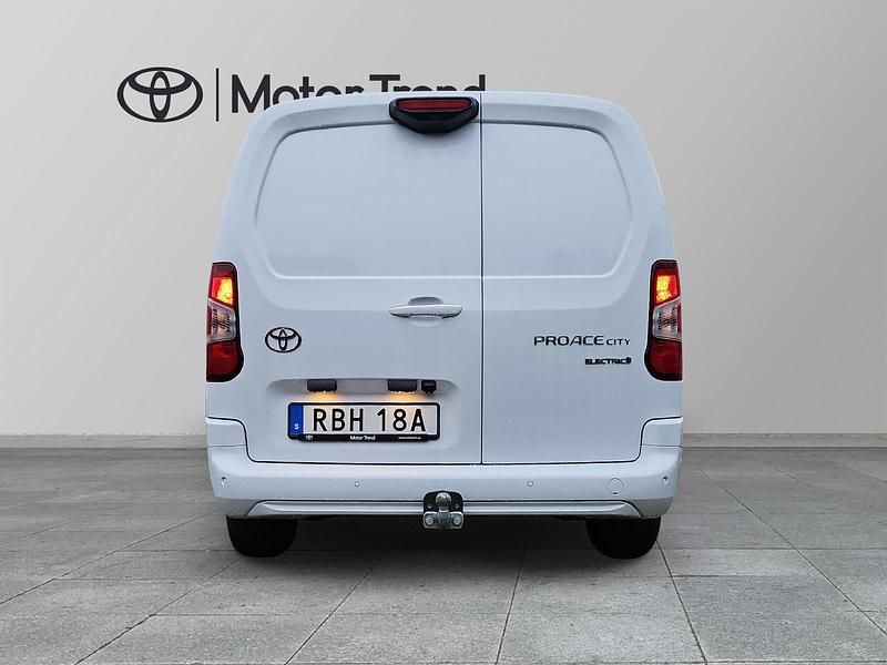 Begagnad Toyota Proace City City 100 kW (137 HK) 2024 Vit Minibuss