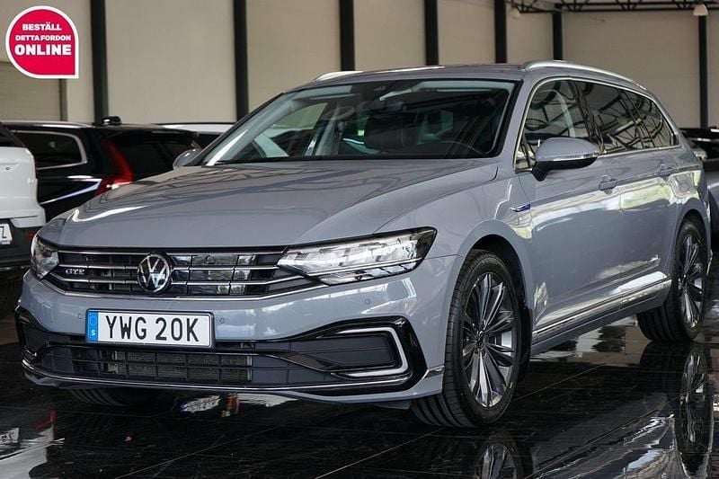 Grå Begagnad 2022 VW Passat GTE Kombi | 275 000 kr (Marknadspris) - Bild 1/4