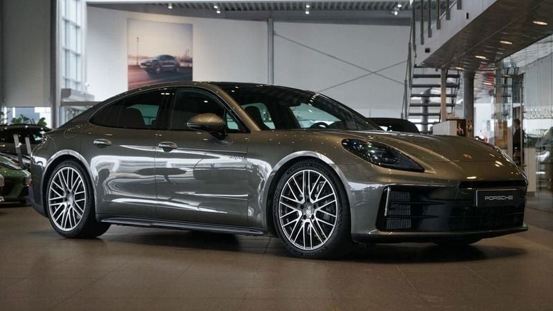 Grön Begagnad 2024 Porsche Panamera 4 Sedan | 1 395 000 kr (Superpris) - Bild 1/4