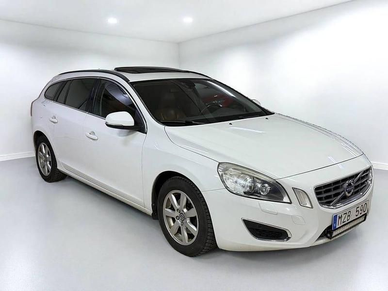 Begagnad Volvo V60 Momentum 163 HK (119 kW) 2013 Vit Kombi
