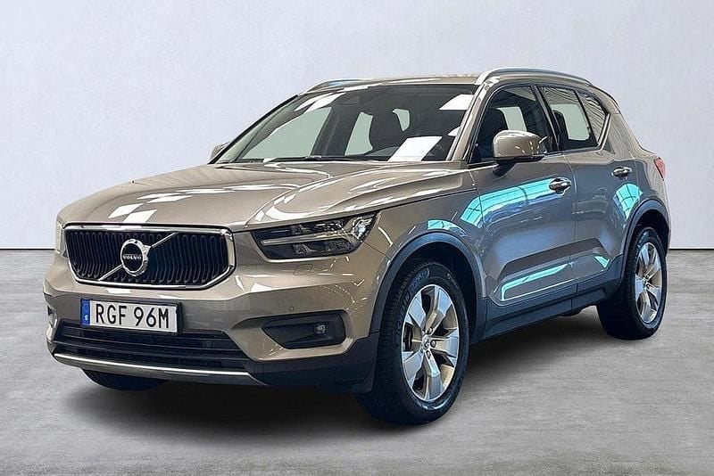 Grå Begagnad 2021 Volvo XC40 Momentum SUV | 309 900 kr (Lite dyr) - Bild 1/4