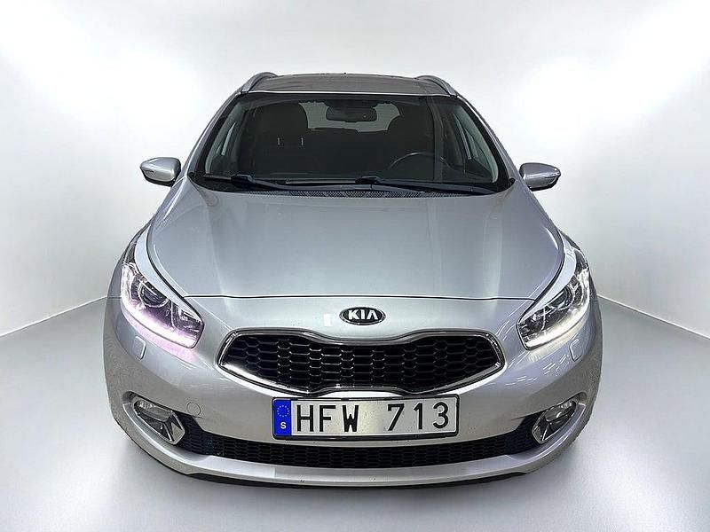 Begagnad Kia Ceed Sportswagon Comfort 128 HK (94 kW) 2012 Grå Kombi