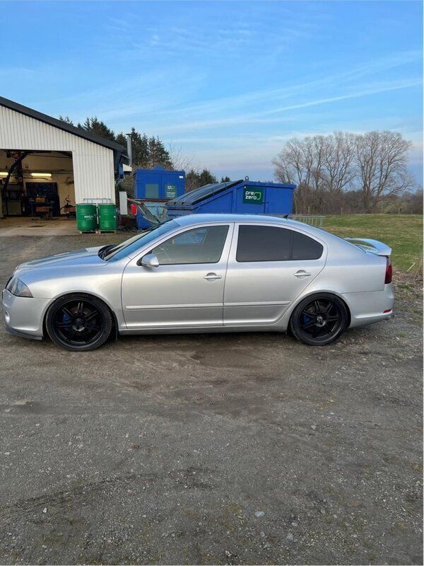 Silver Begagnad 2008 Skoda Octavia RS Halvkombi | 45 000 kr (Lite dyr) - Bild 1/4