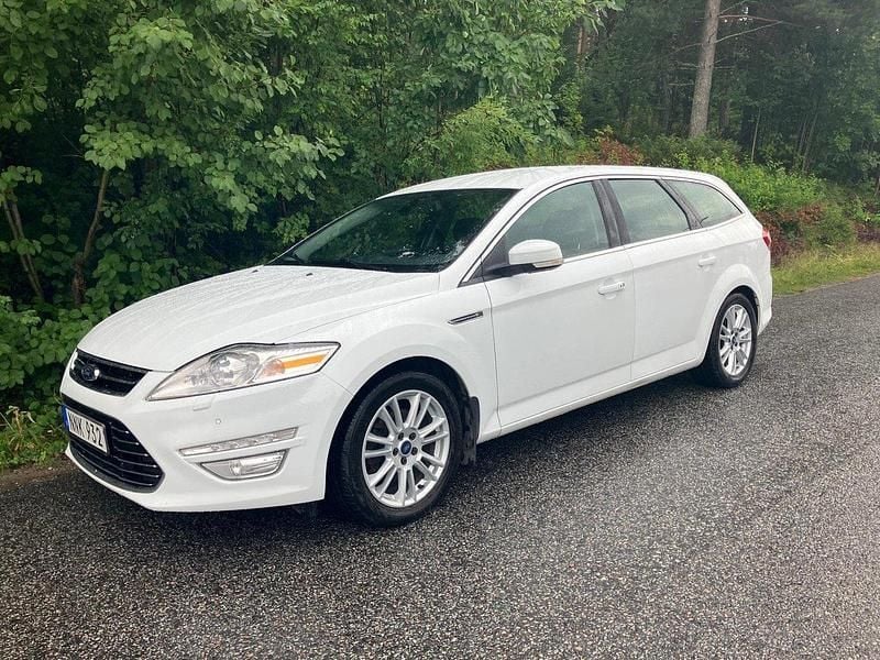 Vit Begagnad 2014 Ford Mondeo Kombi | 75 000 kr (Dyr) - Bild 1/4