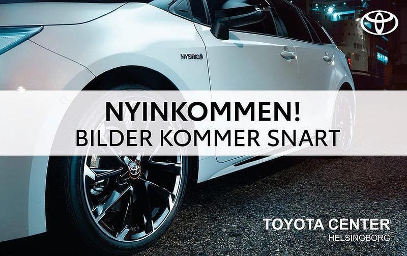 Mörkblå Begagnad 2022 Toyota Yaris Hybrid Style Halvkombi | 239 900 kr (Lite dyr) - Bild 1/1