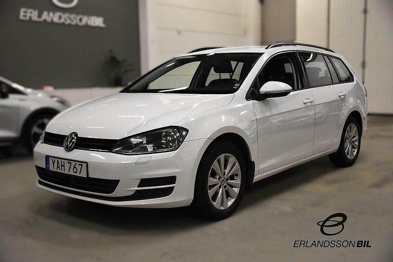 Vit Begagnad 2015 VW Golf VII Kombi | 114 900 kr (Marknadspris) - Bild 1/4
