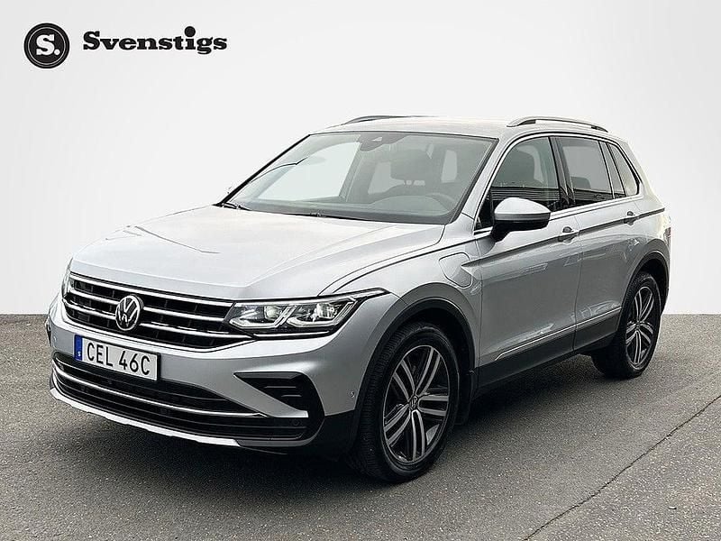 Silver Begagnad 2021 VW Tiguan SUV | 314 900 kr (Bra pris) - Bild 1/4
