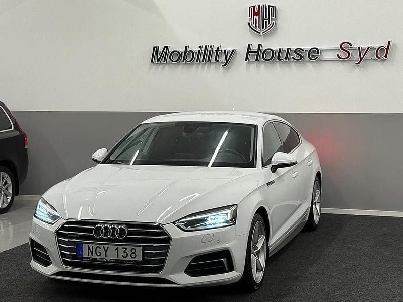 Vit Begagnad 2018 Audi A5 Sportback Comfort Halvkombi | 219 900 kr (Superpris) - Bild 1/4